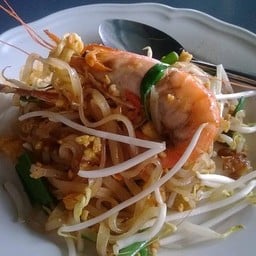 ผัดไทยกุ้งแม่น้ำ เจ๊แตน