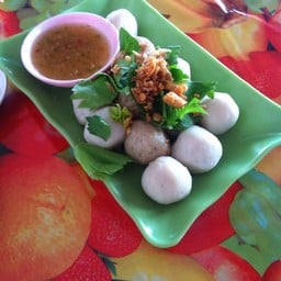 ก๋วยเตี๋ยวลูกชิ้นปลาพรชัย