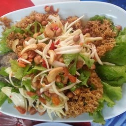 ยำปลาดุกฟู แซบ ๆ