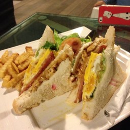 คลับแซนวิช ชิ้นใหญ่มากกก อร่อยด้วย