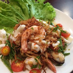 ยำทะเลริมรั้ว