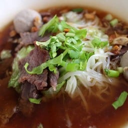 ก๋วยเตี๋ยวนายเก๊า (ข้าวซอยวัวลาย)