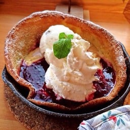 My Custard berry Dutch baby Pancake :)) 