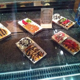 แบบเป็น set ราคาชุดละประมาณ 250 บาท 