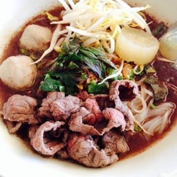 บะหมี่เกี๊ยวหมูแดง