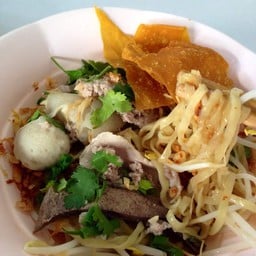 ก๋วยเตี๋ยวล้านอ้อย ซ.ท่าเรือพลี ชลบุรี
