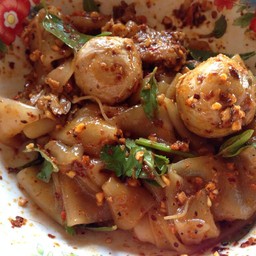 ป้าโรสก๋วยเตี๋ยวเรือ(อนุสาวรีย์)