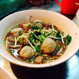 นาย ก๋วยเตี๋ยวลูกชิ้นเนื้อวัวแท้ 100%