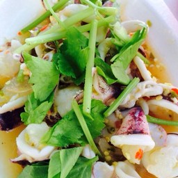 ปลาหมึกไข่นึ่งมะนาว