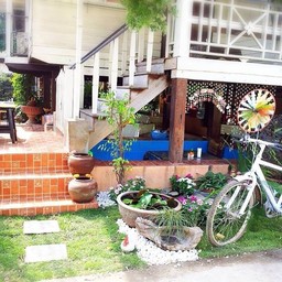 ร้านเล็กๆน่านั่ง