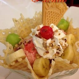 Crispy Cocktail ราคา 125 บาท