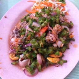 ยำถั่วพลู