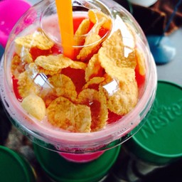 สตอเบอรรี่ปั่นใส่ปีโป้