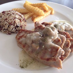 สเต๊กหมูสันในซอสเห็ด