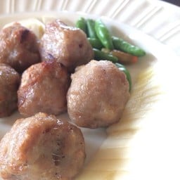 แหนมเนือง