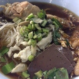 ป. ก๋วยเตี๋ยวไก่มะระสมุนไพร แชมป์อันดับ 1