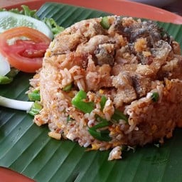 ข้าวผัดปลาสลิดทอด