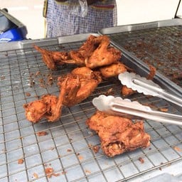 ข้าวเหนียว-ไก่ทอด ลุงทัศน์