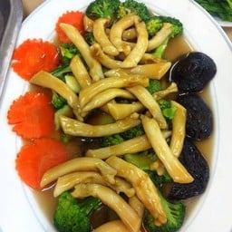 หน่อไม่ทะเลผัดบล็อคโคลี่