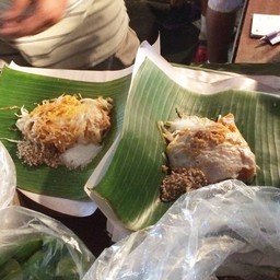 ผัดไทเชือกกล้วย ตลาดนัดรถไฟ(ศรีนครินทร์)