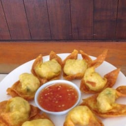 เกี้ยวทอดชิ้นโตๆ ไส้ข้างในแน่นมาก