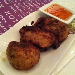 ไก่หมักพริกแกงทอด ดูหน้าตาไม่น่าทาน แต่ปรากฏว่าอร่อย ไก่นุ่มมากก รสชาติเข้มข้น