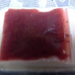 ซอสสตรอเบอรี่แยกมาอย่างดี