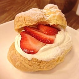 สตอเบอรี่แทรกครีมรสนุ่ม ละมุนลิ้น