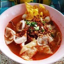 ก๋วยเตี๋ยวหมูบ้านบึงกม.7เจ๊ฝน