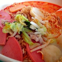 ฮัท มาม่าปากระเบิด มาม่าทรงเครื่อง  สาขา 17 ถ. เชียงใหม่ - ลำพูน