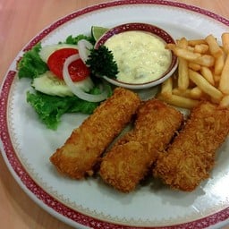 ปลาชุบเกล็ดขนมปังทอดและเฟรนช์ฟราย