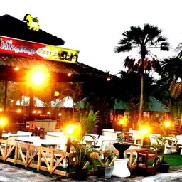 บรรยากาศในร้านอาหารเป็นต่อสโมสร (ถ่ายจากสถานที่จริง)