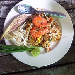 ผัดไทกุ้งสด