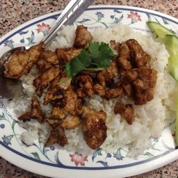 ข้าวหมูกระเทียม