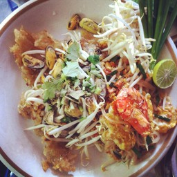 หอยทอดผัดไทย รวมจานเดียว