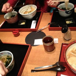 Ashikari Udon Cafe สถานนี้รถไฟJR