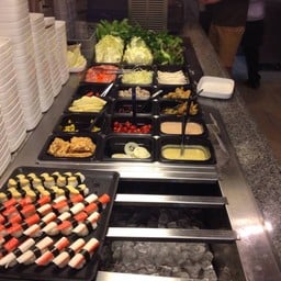 สลัดบาร์และซูชิ