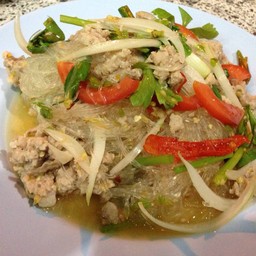 ยำวุ้นเส้นใส่หมูสับรสจัดดี 60 บาท