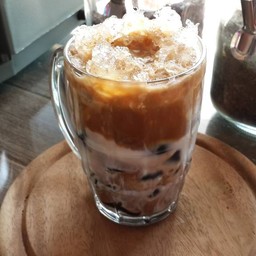 เฉาก๋วยชิโน่....เฉาก๋วยนมสดใส่กาแฟสดคาปูชิโน่