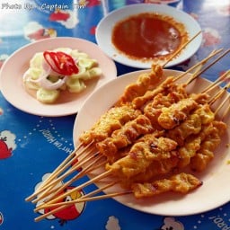 หมูสะเต๊ะชุดใหญ่ 120 บาทน้ำจิ้มน้อยไปหน่อย