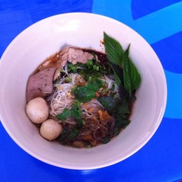 เส้นหมี่น้ำตกหมู (พิเศษ)