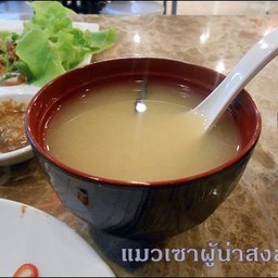 น้ำจะใสไปไหน ผมเคยซื้อแบบซองกึ่งสำเร็จรูปมาปรุงเองยังอร่อยกว่า