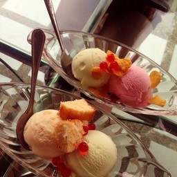 ไอศครีม ฟ้าไทย