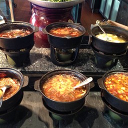 เลือกตักใส่ก๋วยเตี๋ยว