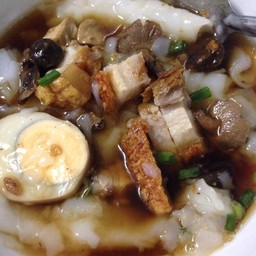 ก๋วยจั๊บพะโล้ บ้านบึง