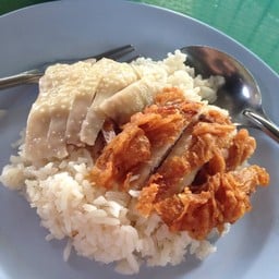 ข้าวมันไก่ไทย-ไก่ทอด ซอย4 (ลุงพงษ์)