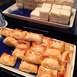 พัฟไก่ & แซนวิชไก่