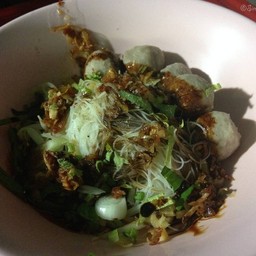 ก๋วยเตี๋ยวลูกชิ้นโฮเด้ง