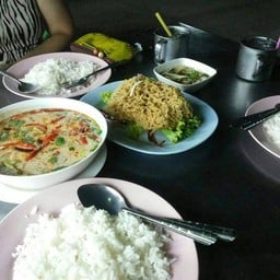 ชุมชนวัดครุฑ โกไก่ ข้าวผัดปู ปลาดุกฟู รสเด็ด