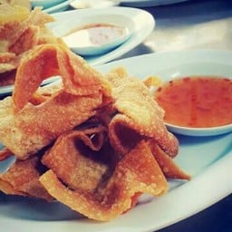 เกี๊ยวทอดน้ำจิ๊มรสเด็ด